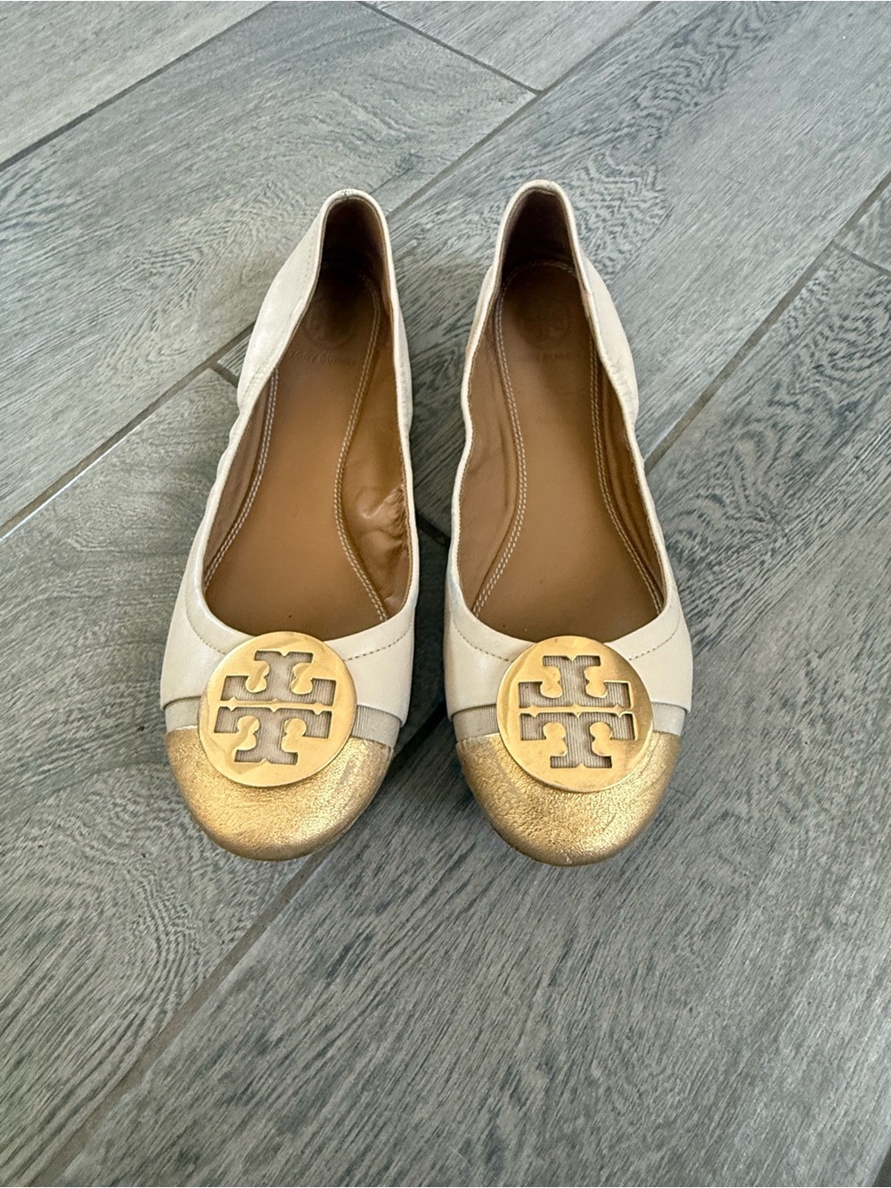 Tory Burch Reva Leather Slip-On Ballet Flats Beige/Gold Logo Cap Toe Women's 8M - Picture 4 of 11